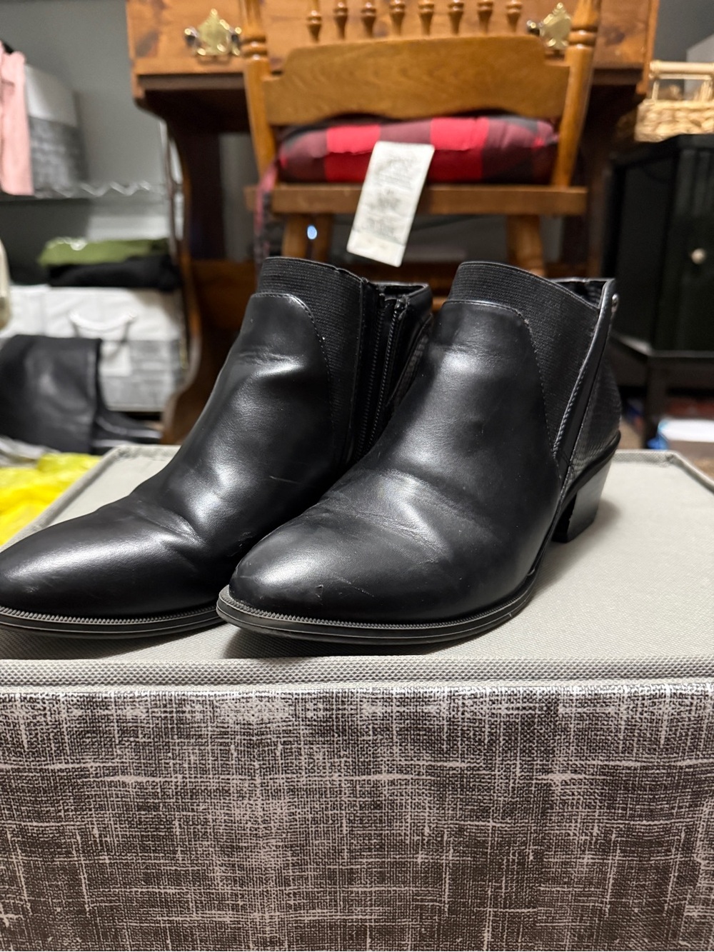 Simply Vera Vera Wang Black Leather Ankle Booties
